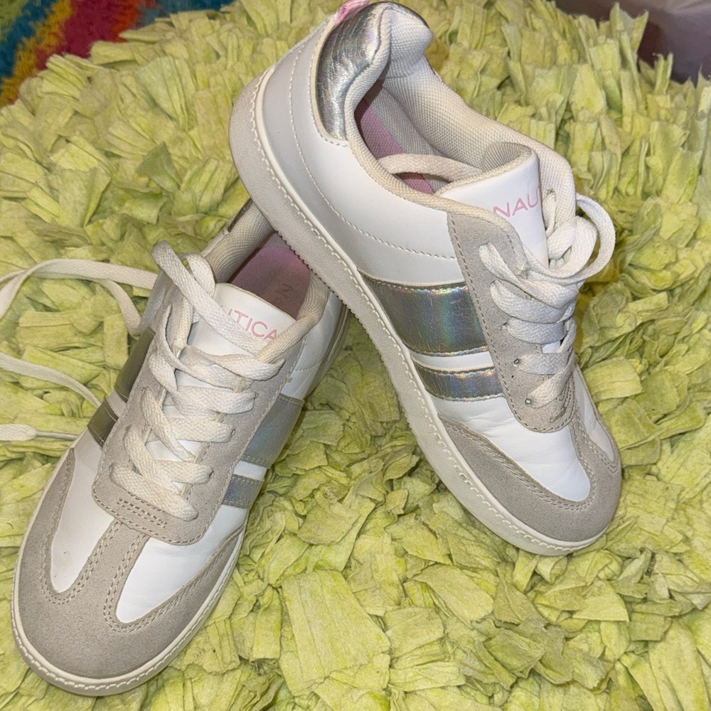 Nautica Girls, White & Pink  Holographic Sneakers, Sz 3, used & Nice!
